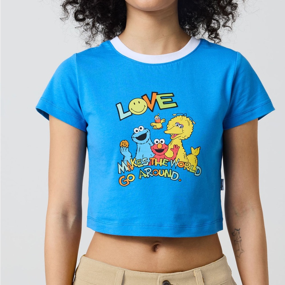 NWOT SAMII RYAN SESAME STREET AROUND THE WORLD BABY TEE